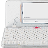 Freewrite Traveler Ghost Edition - odświeżona edycja urządzenia z ekranem E-Ink, które jest nowoczesną maszyną do pisania