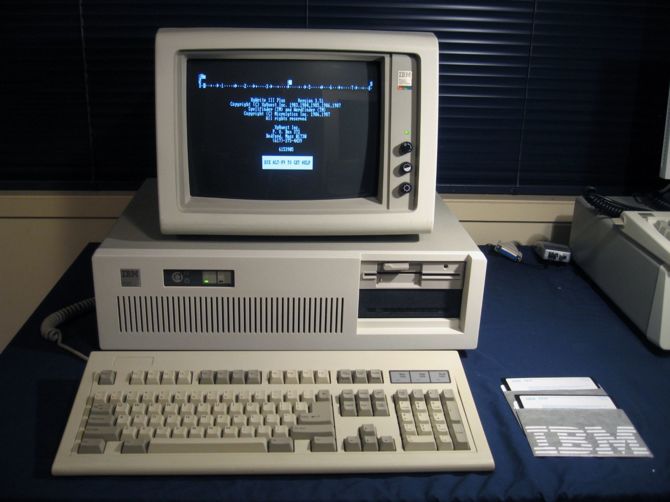 35 lat temu IBM pokazał PC AT z kluczykiem i dyskiem twardym [3]