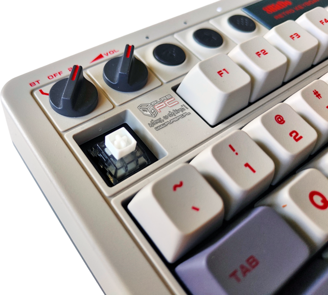 Recenzja 8BitDo Retro Mechanical Keyboard - popularna klawiatura mechaniczna, która oferuje retro wygląd i system Hot Swap [18]