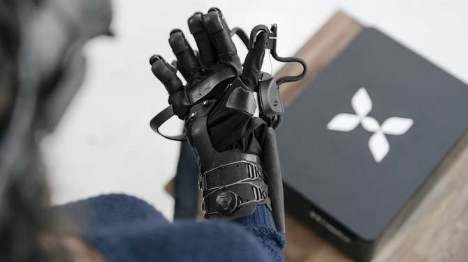 Teslasuit Glove - rękawica VR symuluje zmysł dotyku i mierzy puls [2]