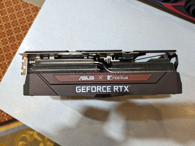 ASUS GeForce RTX 4080 Noctua - rzut oka na ponad 4-slotową kartę graficzną bazującą na architekturze Ada Lovelace [2]