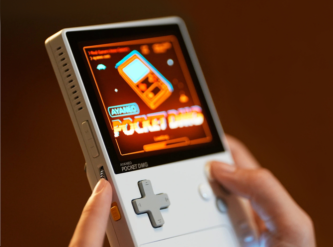 AYANEO Pocket DMG - handheld inspirowany konsolą Nintendo Game Boy zalicza swój debiut. Ekran OLED i Snapdragon G3x Gen 2 [1]